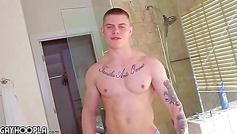 Tattooed brunette with a round ass gets off in the yard