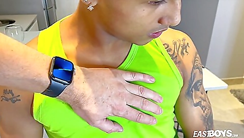 Big-boned man gets fucked on his table by a tattooed client