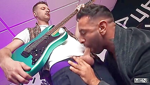Ben blue has a deepthroat fuck with a tattooed guy