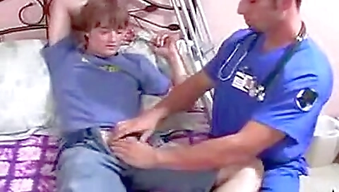 A guy gets a little bit fucked by the medical doctor
