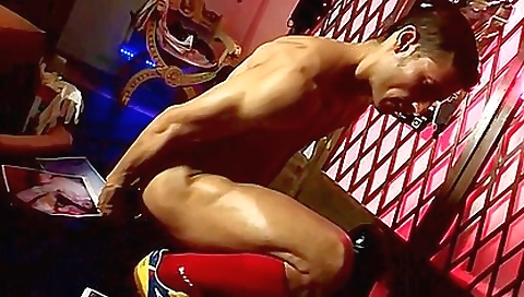 Latin guy plays with his penis pump and dildo in fetish clip